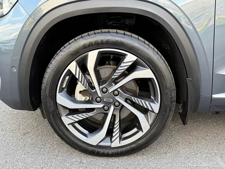 Фото 24 - Geely Monjaro