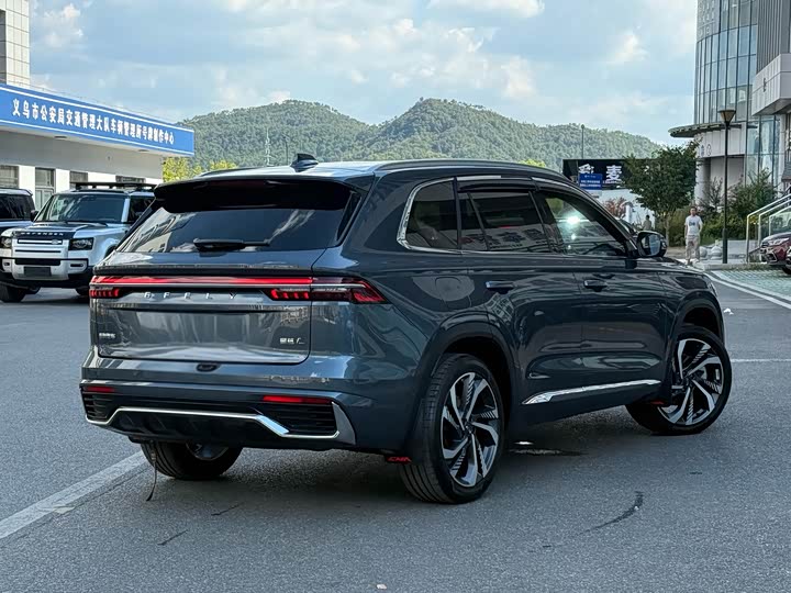 Фото 6 - Geely Monjaro