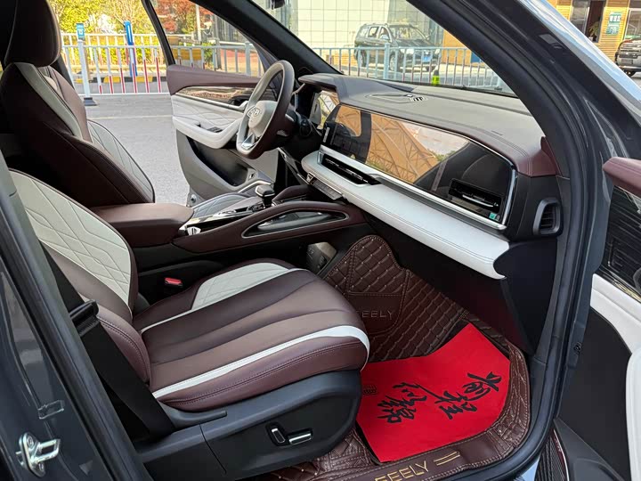 Фото 9 - Geely Monjaro