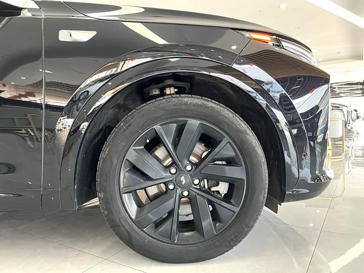 Фото 12 - LiXiang L7