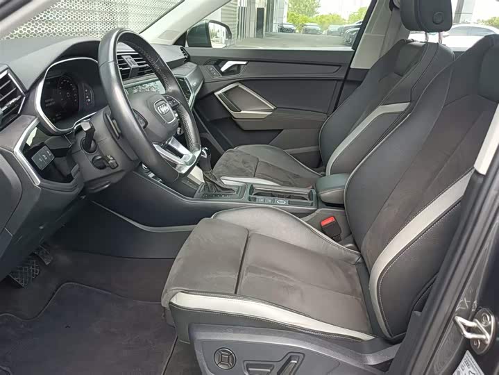 Фото 8 - Audi Q3