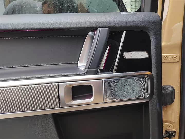 Фото 9 - Mercedes-Benz G-Class