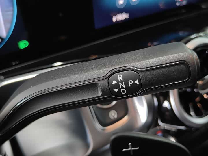 Фото 10 - Mercedes-Benz GLB-Class