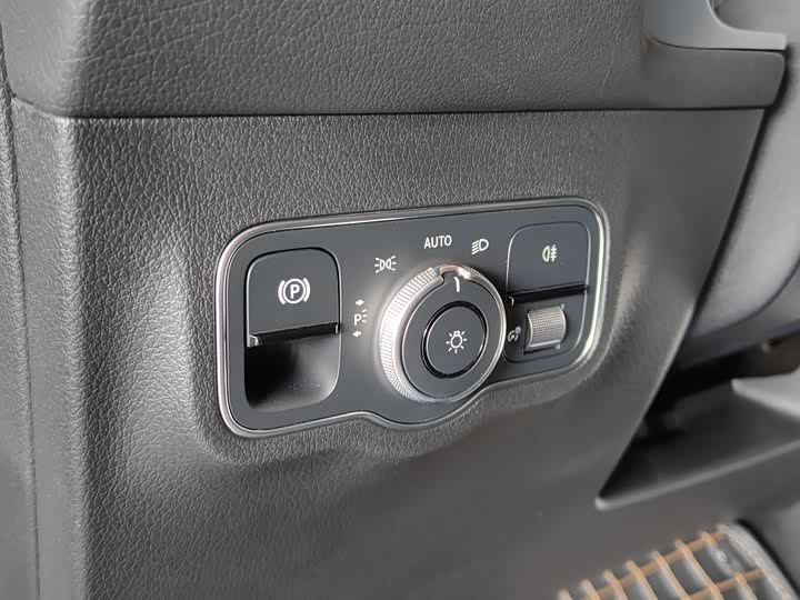 Фото 12 - Mercedes-Benz GLB-Class