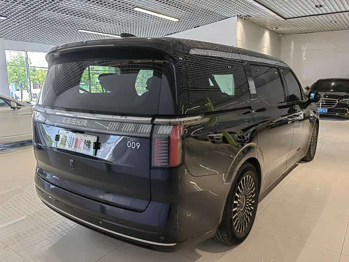 Фото 7 - Zeekr 009