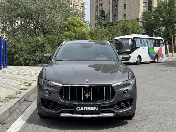 Фото 2 - Maserati Levante