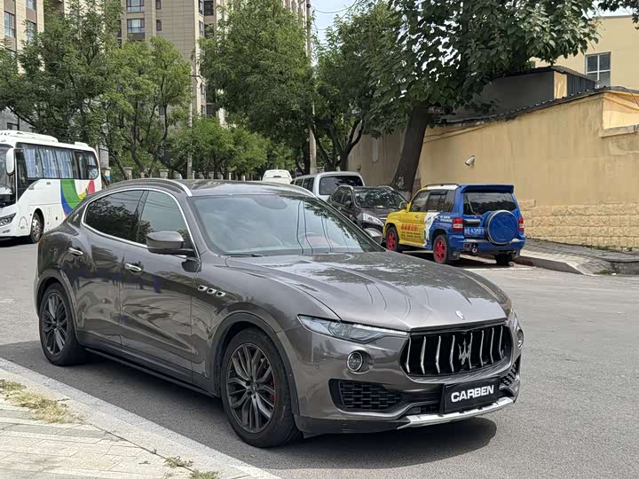 Фото 3 - Maserati Levante