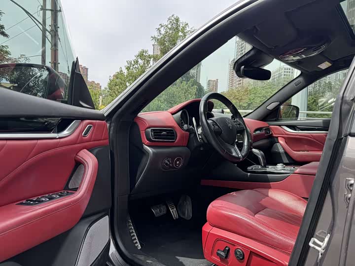 Фото 4 - Maserati Levante