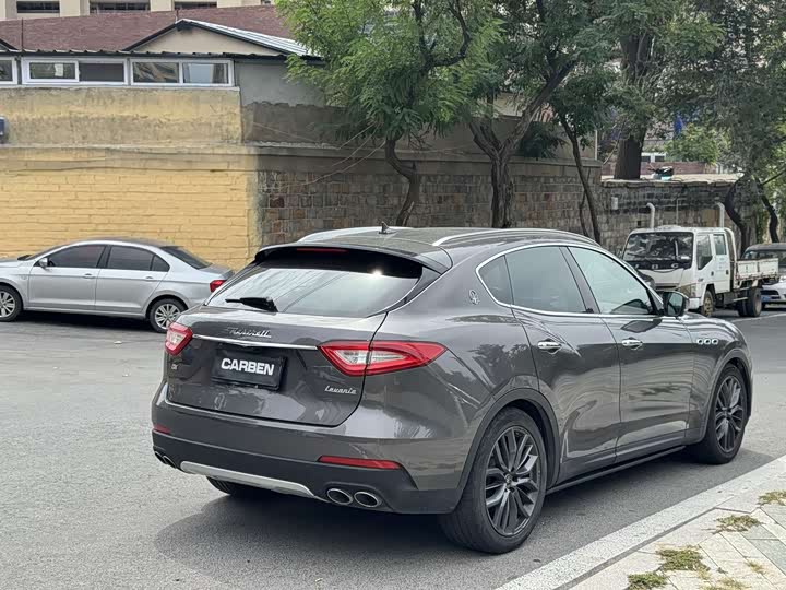 Фото 9 - Maserati Levante