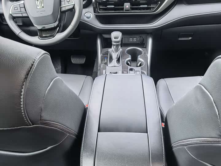 Фото 6 - Toyota Crown Kluger