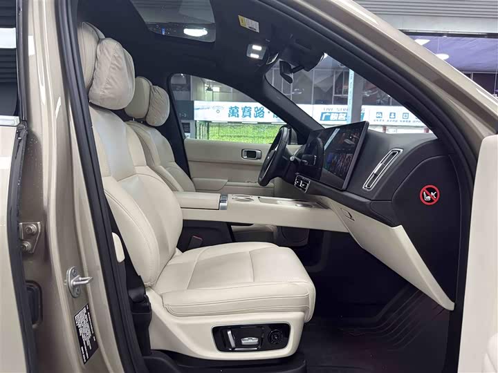 Фото 12 - LiXiang L8