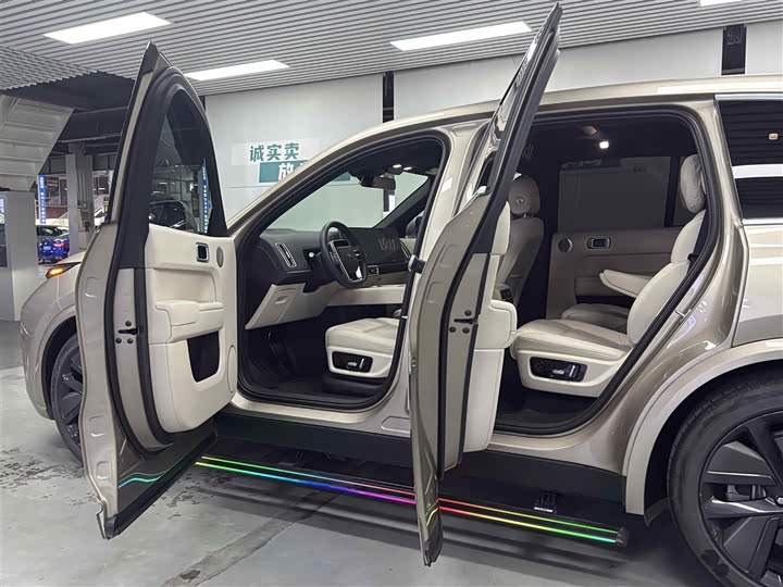 Фото 18 - LiXiang L8