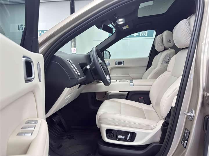 Фото 8 - LiXiang L8