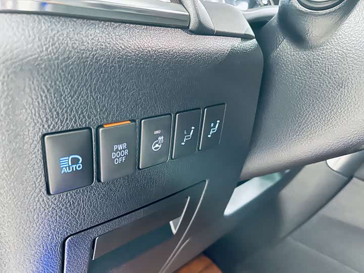 Фото 10 - Toyota Vellfire