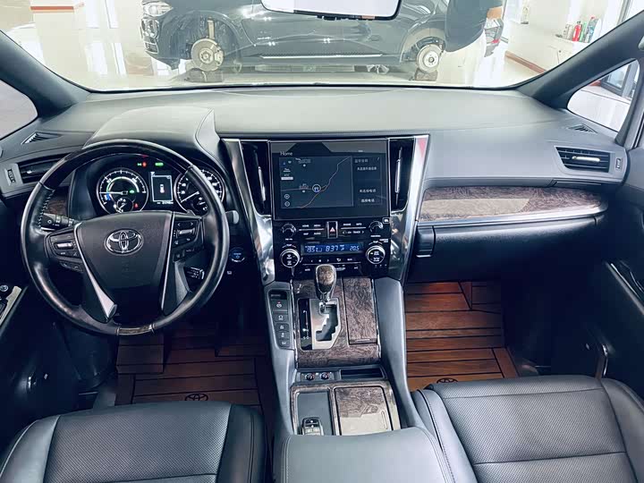 Фото 14 - Toyota Vellfire