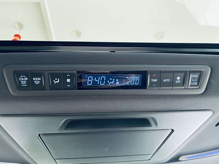 Фото 21 - Toyota Vellfire