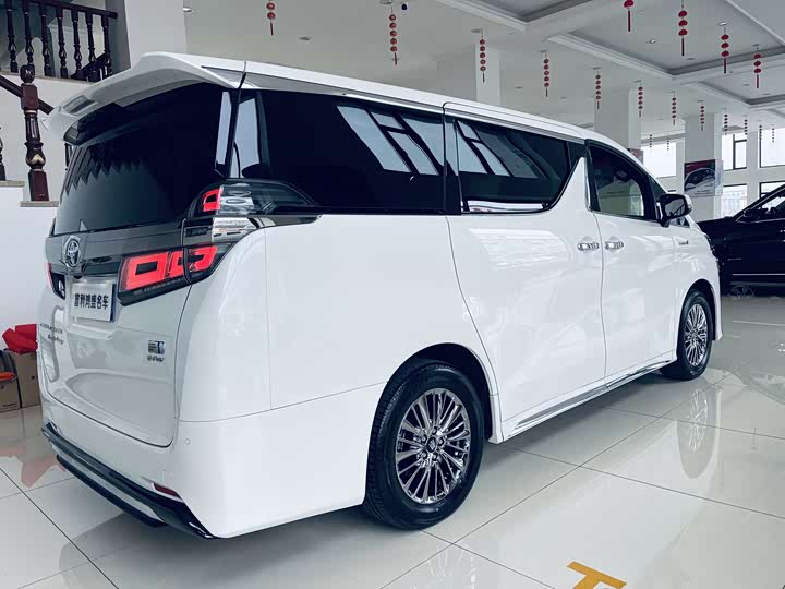 Фото 5 - Toyota Vellfire
