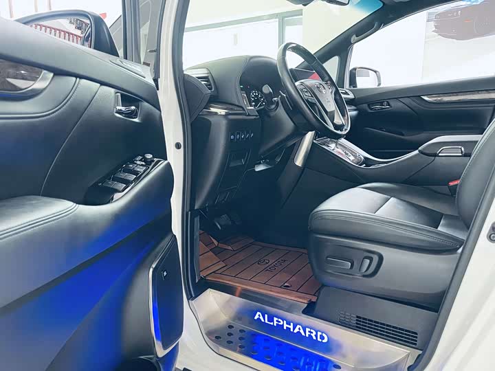 Фото 6 - Toyota Vellfire