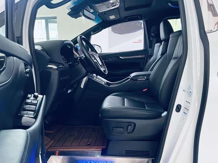 Фото 7 - Toyota Vellfire