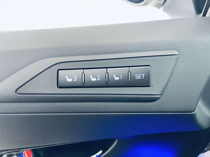 Фото 8 - Toyota Vellfire