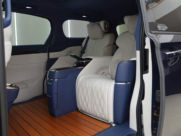 Фото 10 - Buick GL8 ES