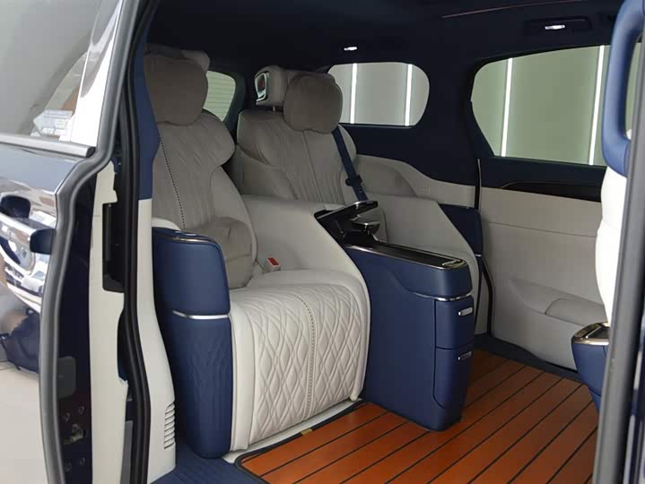 Фото 13 - Buick GL8 ES