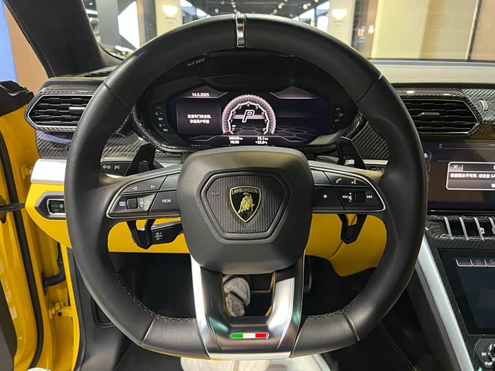 Фото 10 - Lamborghini Urus