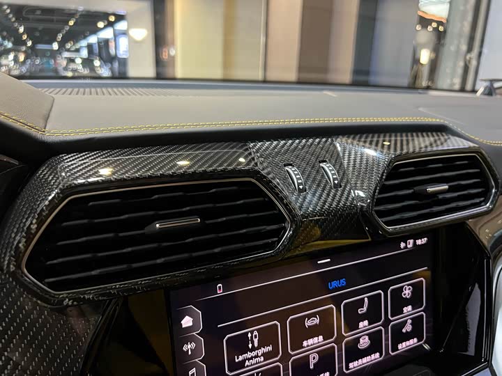 Фото 13 - Lamborghini Urus