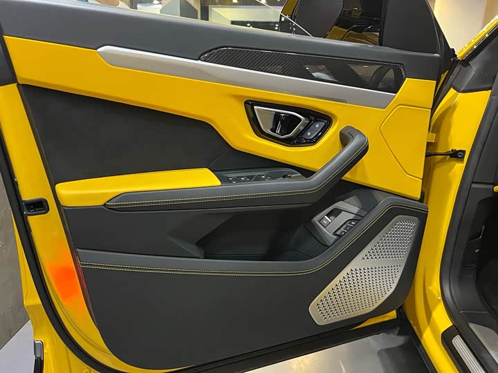 Фото 22 - Lamborghini Urus