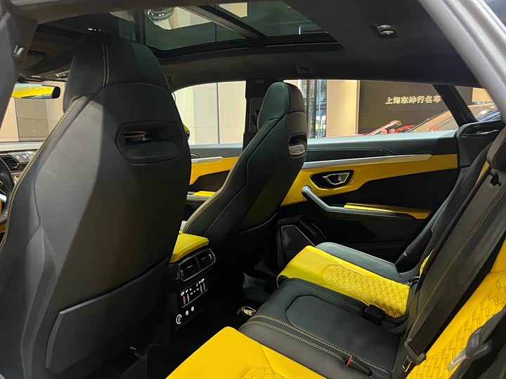 Фото 25 - Lamborghini Urus