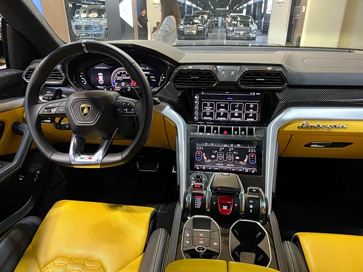 Фото 27 - Lamborghini Urus