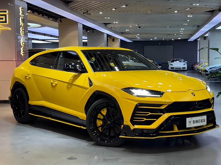 Фото 3 - Lamborghini Urus