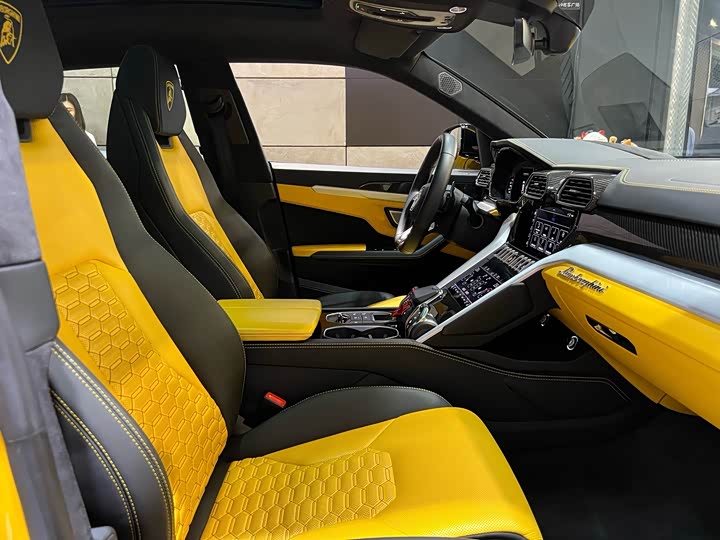 Фото 31 - Lamborghini Urus