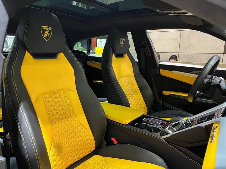 Фото 32 - Lamborghini Urus
