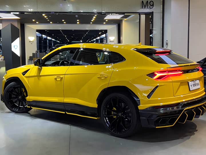 Фото 4 - Lamborghini Urus