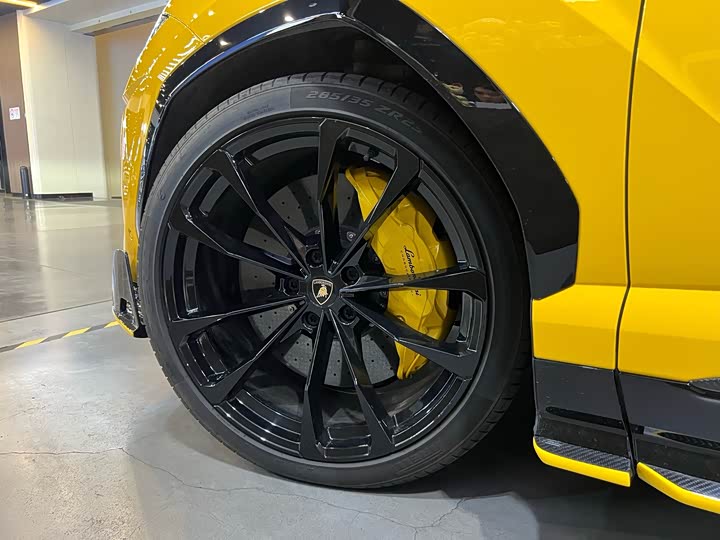 Фото 5 - Lamborghini Urus