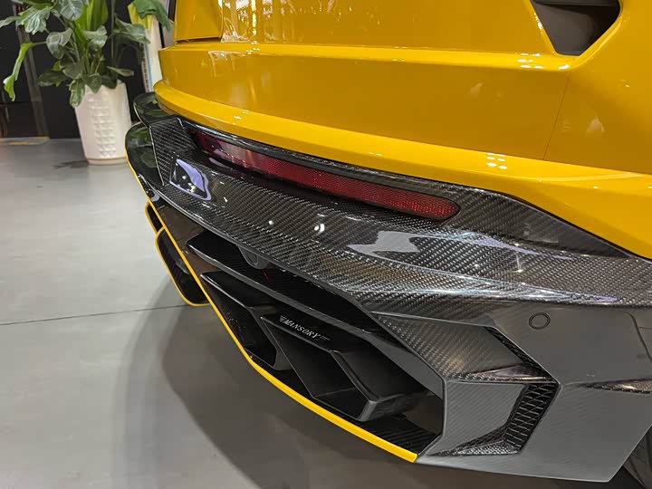 Фото 7 - Lamborghini Urus