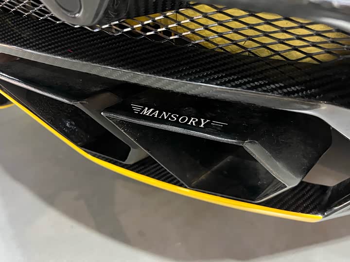 Фото 8 - Lamborghini Urus