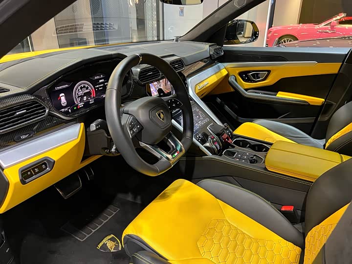 Фото 9 - Lamborghini Urus