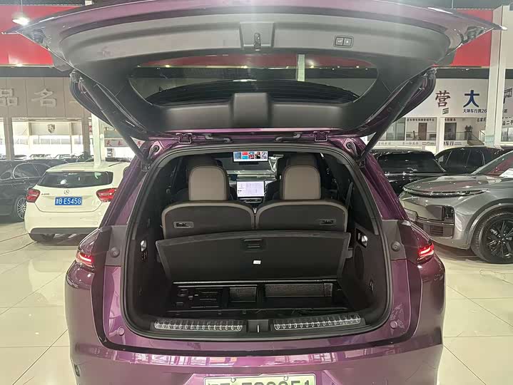 Фото 11 - LiXiang L8