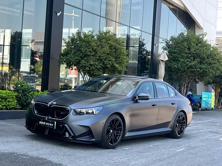 Фото 1 - BMW M5 Hybrid