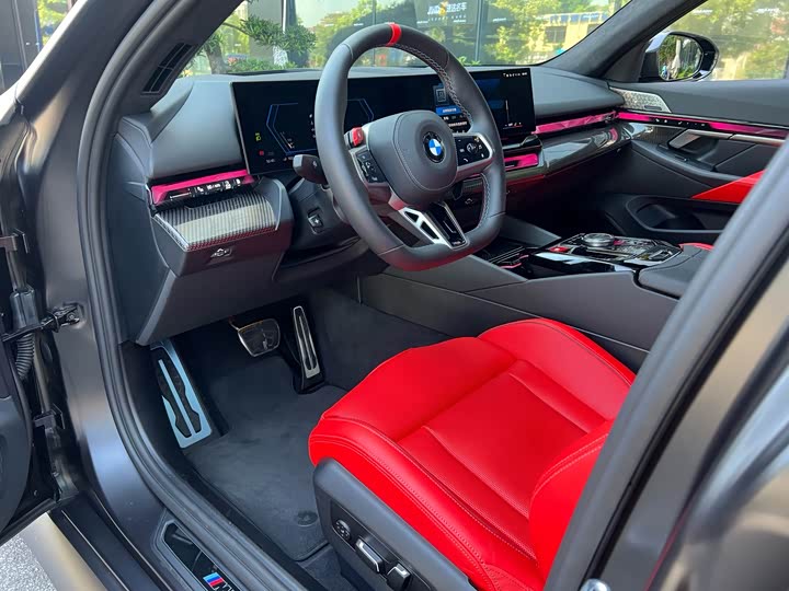 Фото 2 - BMW M5 Hybrid