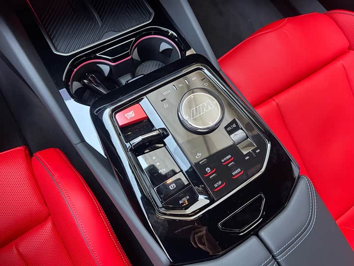 Фото 3 - BMW M5 Hybrid