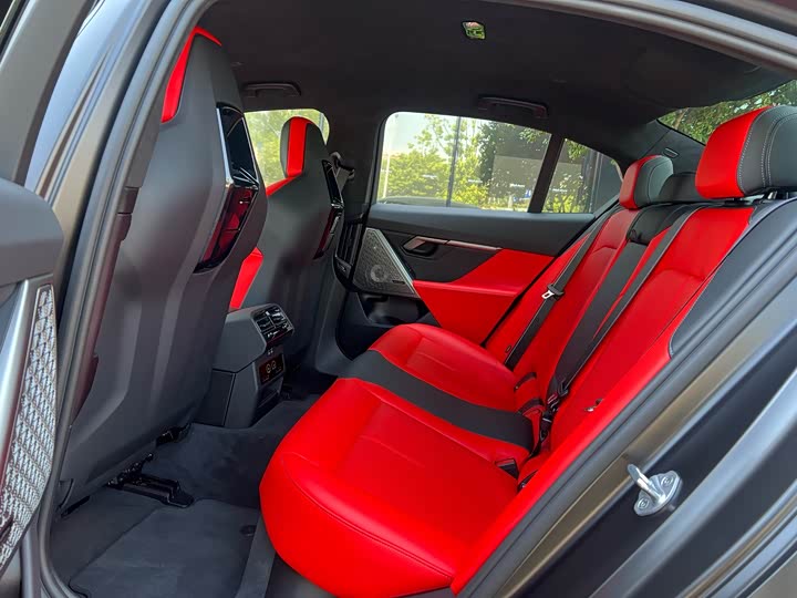 Фото 8 - BMW M5 Hybrid