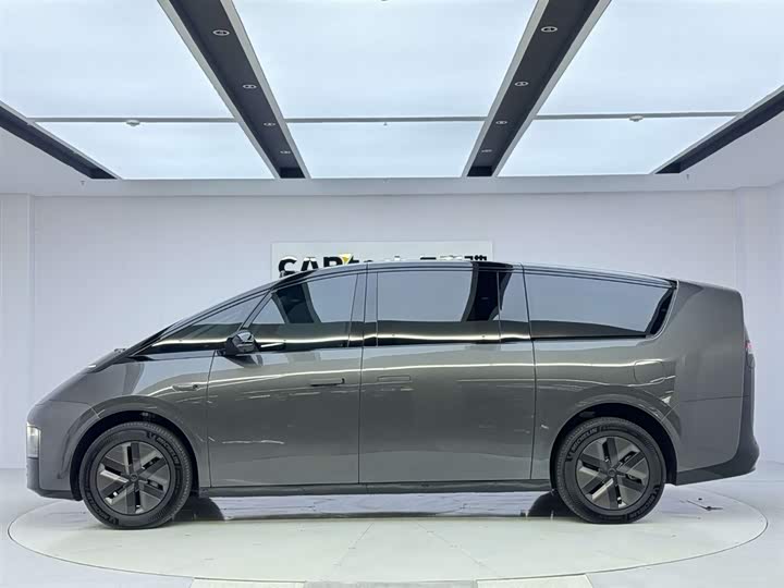 Фото 2 - LiXiang Mega