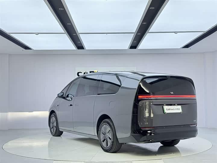 Фото 3 - LiXiang Mega