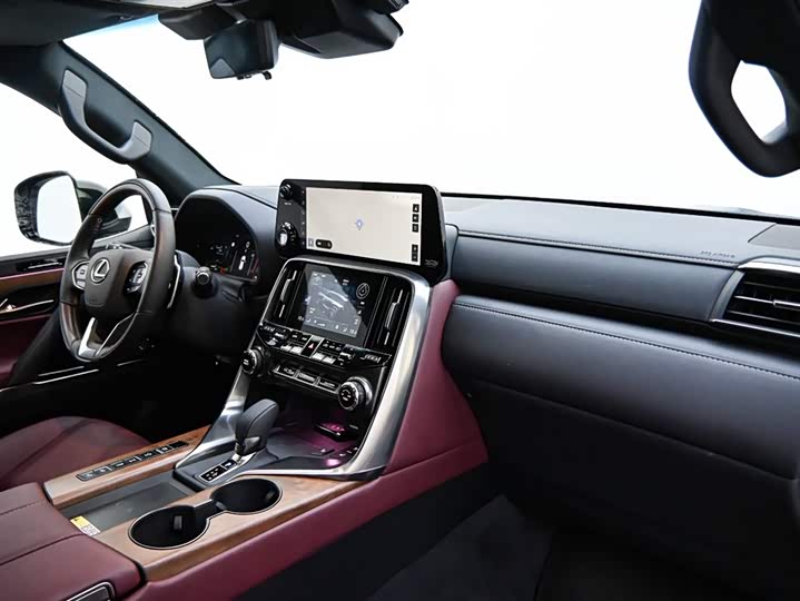 Фото 13 - Lexus LX