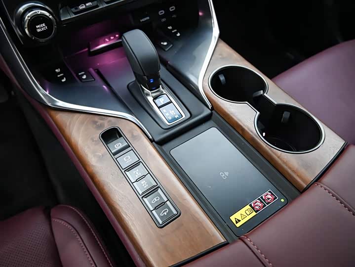 Фото 15 - Lexus LX