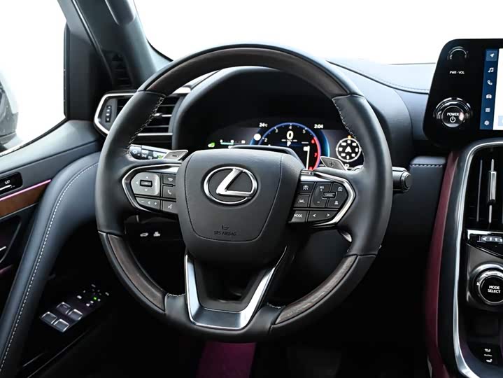 Фото 16 - Lexus LX