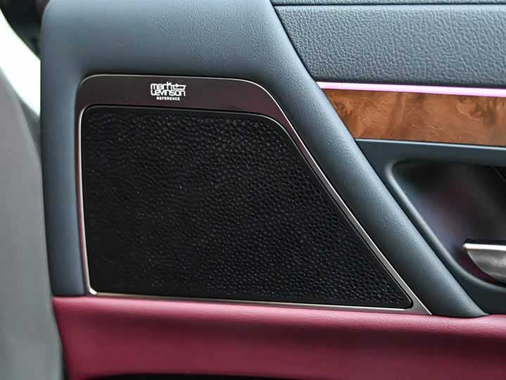 Фото 23 - Lexus LX